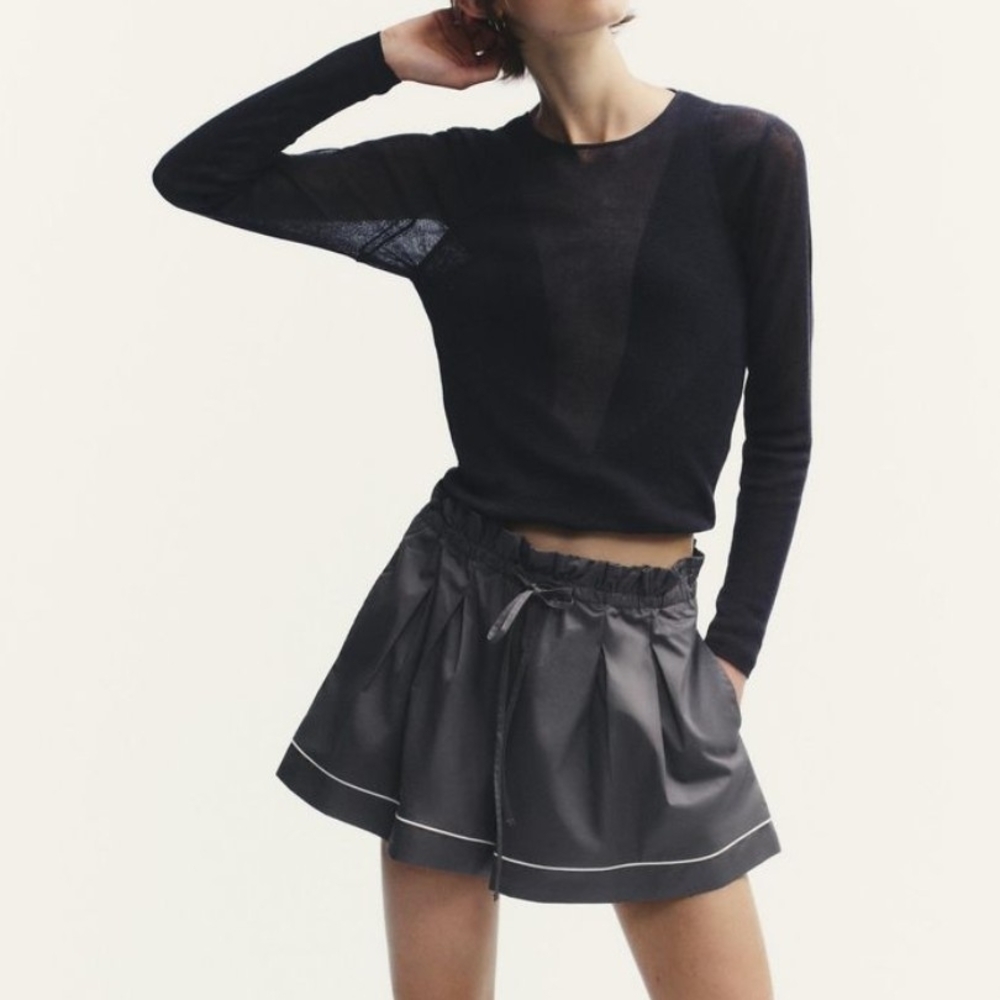 NWT Zara Piping Detail Flared Volume Shorts In Gray/White - S